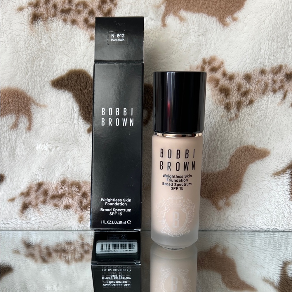 Bobbi Brown Weightless Skin Foundation - N-012 Porcelain
